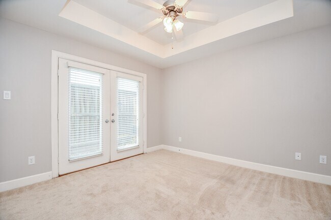 Building Photo - 3715 Main Plaza Dr