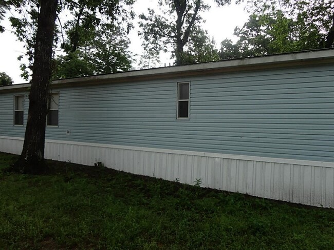 Building Photo - 16658 Meadowcroft St