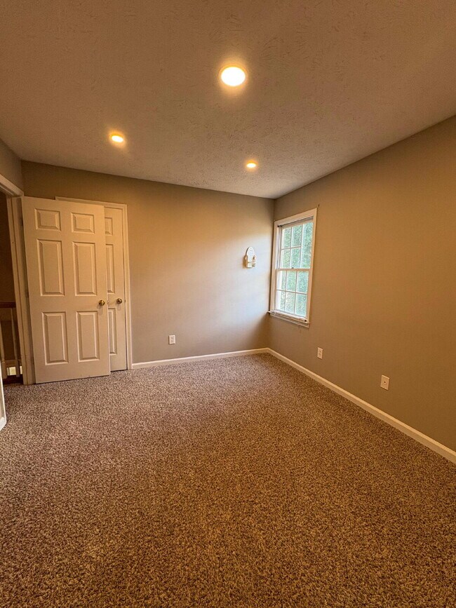 Building Photo - Beautiful executive home, in desirable neighborhood close to schools and Fort Bragg