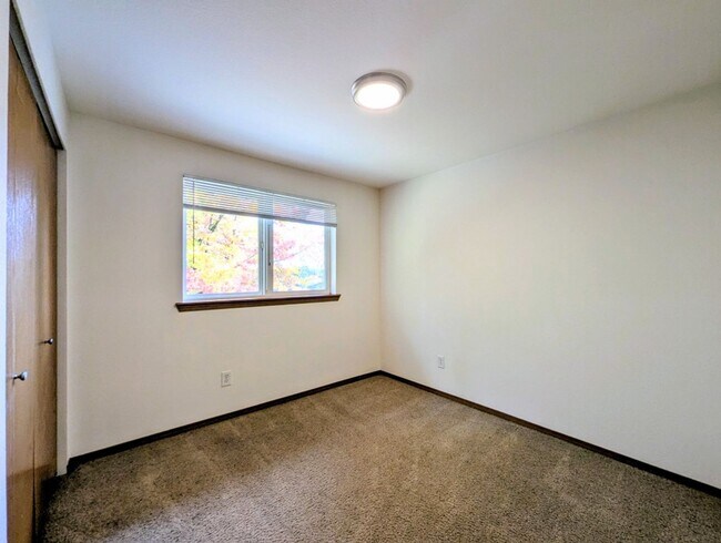 Building Photo - 3Bd/1.5ba Lake Stevens Duplex