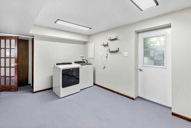 Building Photo - Spacious 5 Bedroom Home in Midlothian - $2,800/mo