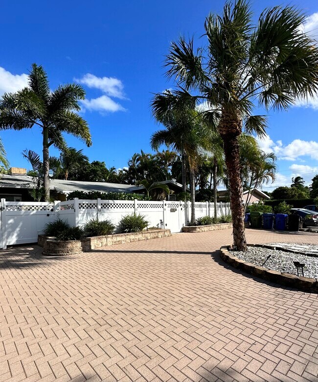 Building Photo - 3036 Coral Shores Dr