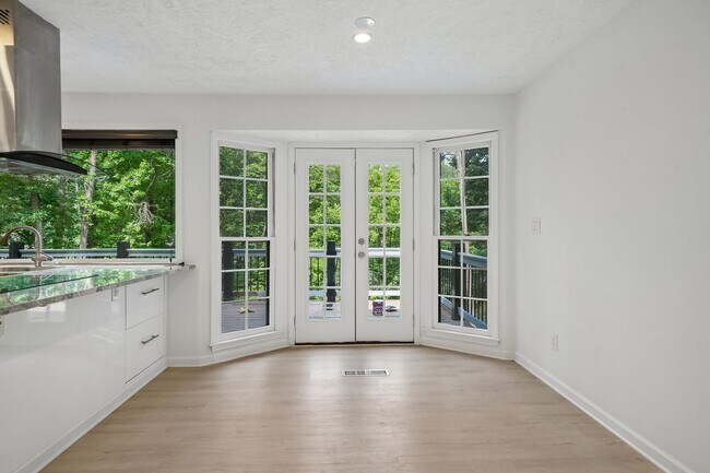 Building Photo - 5 Bedroom Two Story Colonial Home in Walton HS District