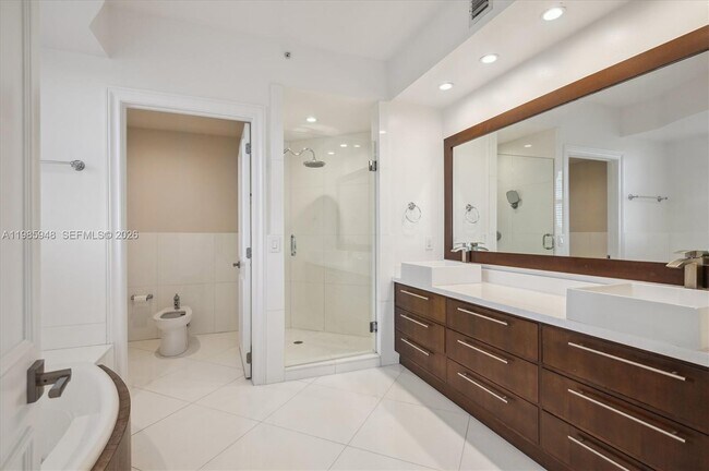 Building Photo - 719 Crandon Blvd