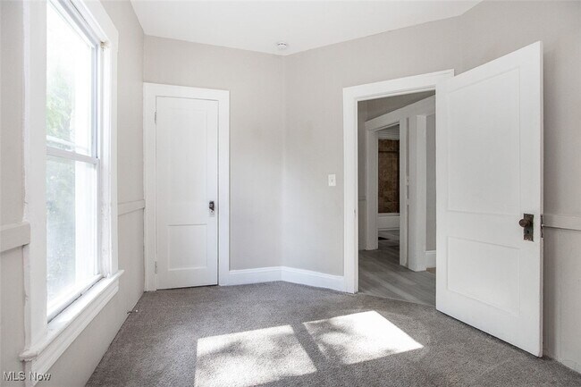 Building Photo - 844 E 154th St