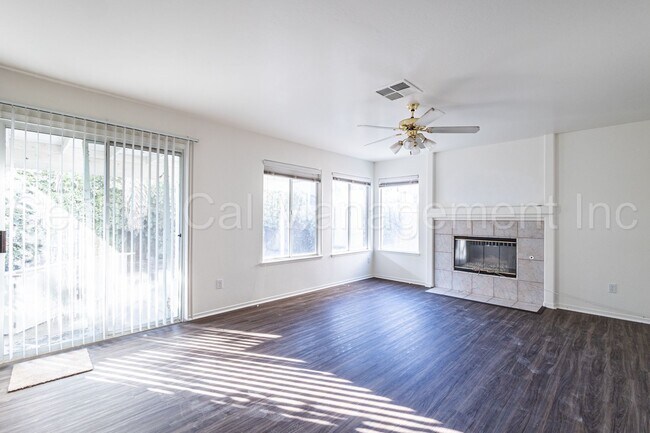 Building Photo - 4 Bedroom/2.5 Bath Home located in RiverLakes - $2645 Per month!