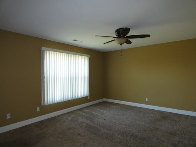 Building Photo - 627 N Edgemere Dr