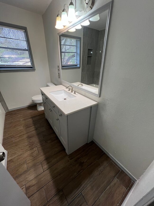 Building Photo - 4 Bed 1.5 Bath House, Total Electric with ...