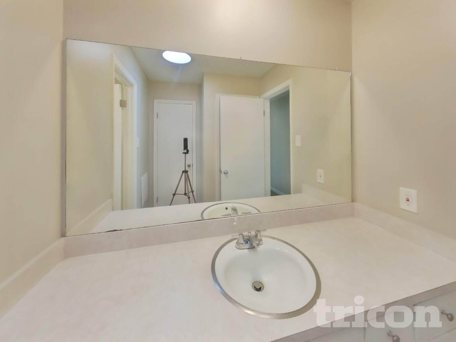 Building Photo - 430 Beaumont Dr SW