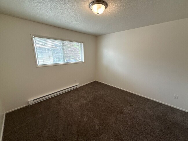 Building Photo - 3930 Iberis St NE