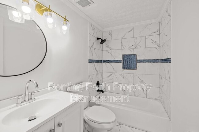 Building Photo - 1134 Oak St