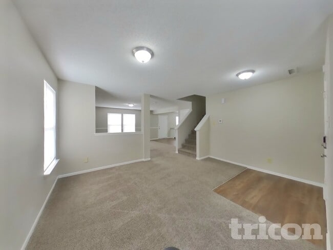 Building Photo - 824 Streamside Dr