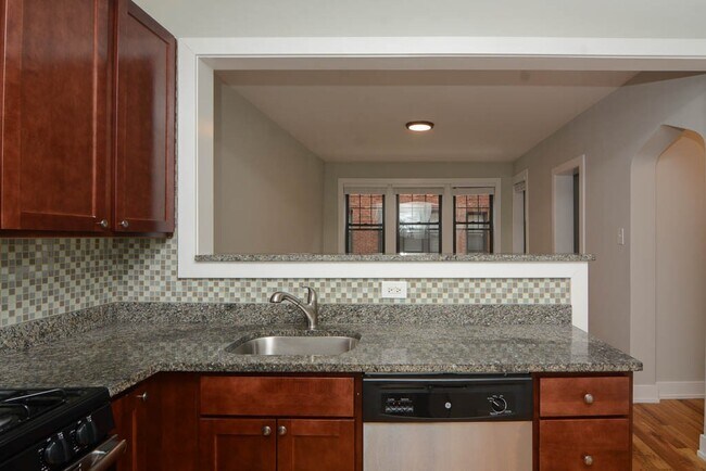 Building Photo - 4420 N Wolcott Ave