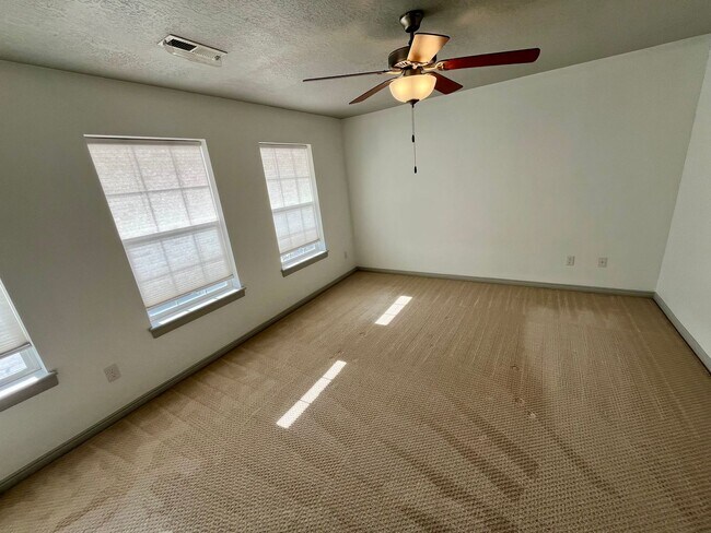 Building Photo - Lovely townhome for rent in Provo