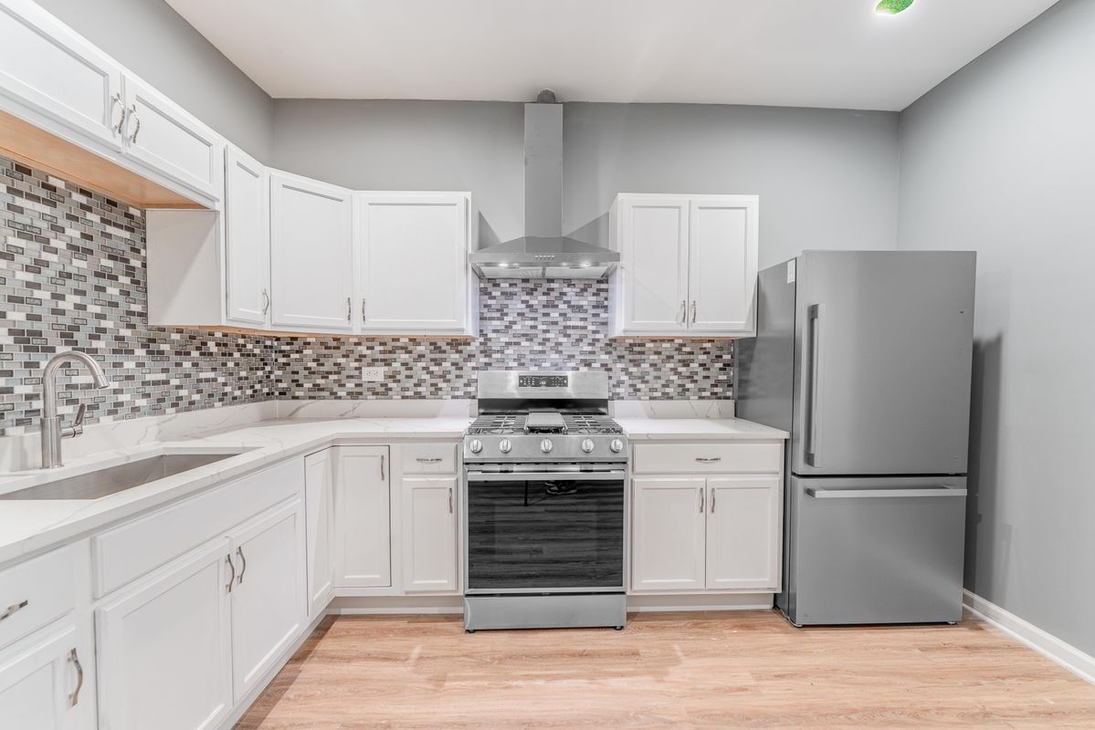 Building Photo - 5025 W Huron St