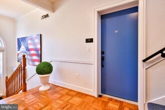 Building Photo - 221 S Alfred St