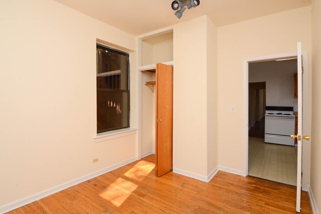 Building Photo - 3145 W Medill Ave