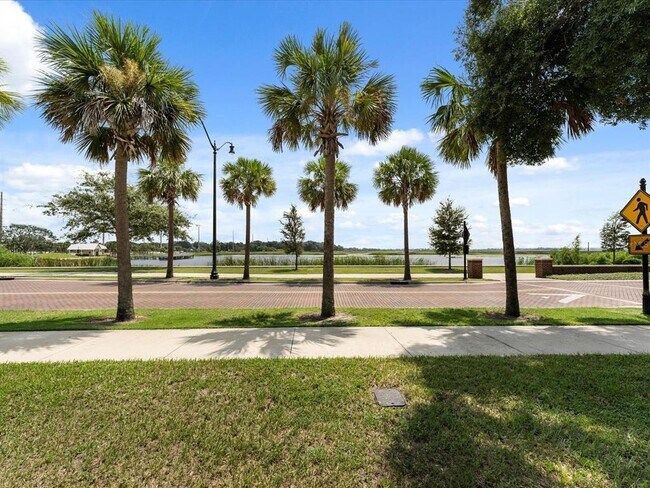 Building Photo - 600 Lakeshore Blvd