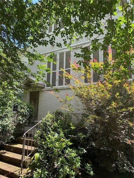 Building Photo - 2127 Octavia St