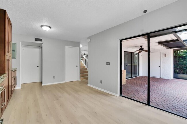 Building Photo - 15217 W Pond Woods Dr