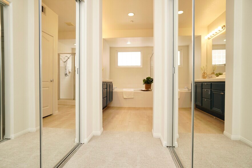 Building Photo - 817 Kalpati Cir