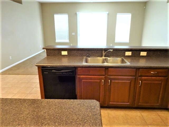 Building Photo - 633 Battlegate Ln