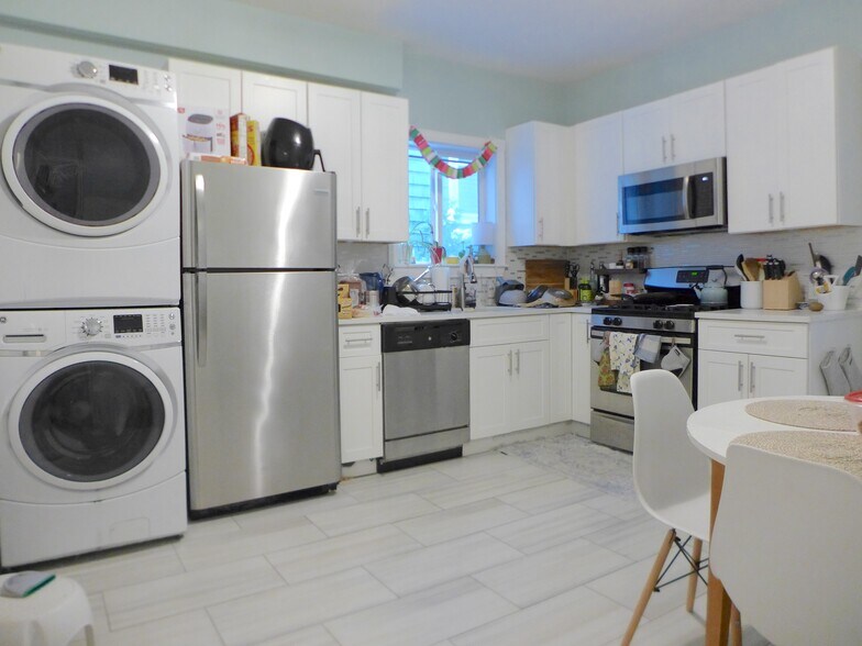 Building Photo - 6 Bucknam St