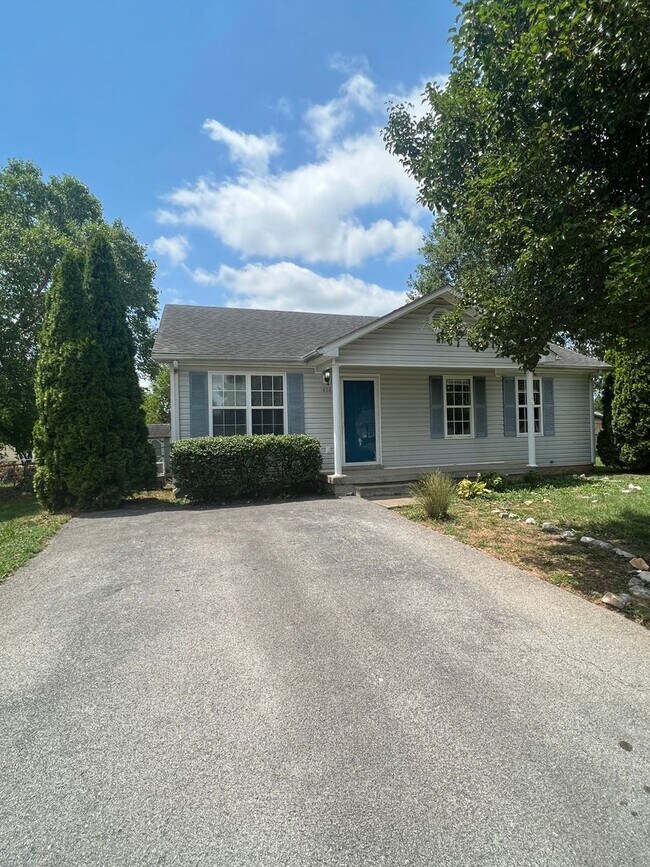 Primary Photo - Spacious 3 bedroom, 2 bathroom home near Russell Sims park