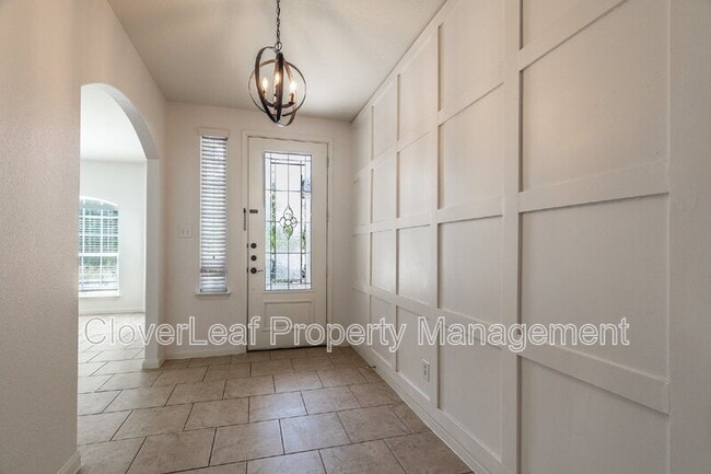 Building Photo - 8003 Oxbow Way