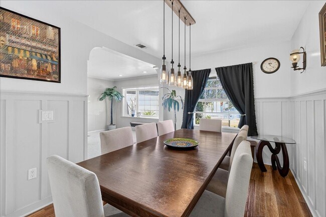 Building Photo - Beautiful & Spacious South Torrance Home