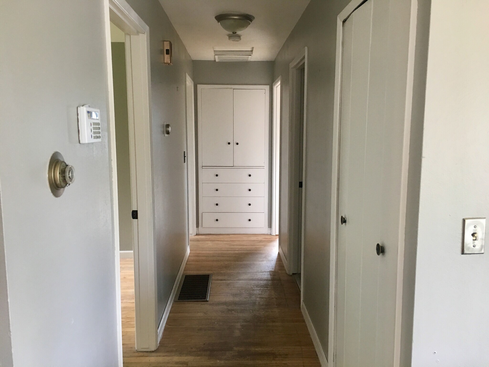 Upstairs Hallway - 3512 East Ben Burr Boulevard