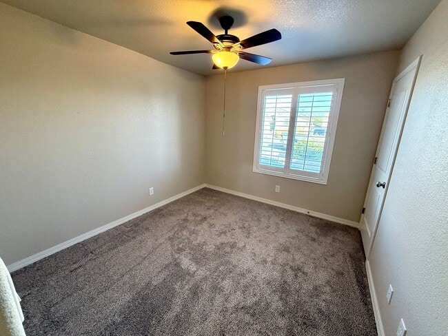 Building Photo - Great 4 Bedroom Home with Drive Through Side Gate! *HOME IS CURRENTLY OCCUPIED, PLEASE DO NOT DIS...