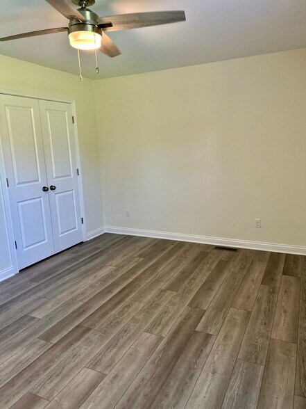 Building Photo - 208 Fairway Ln