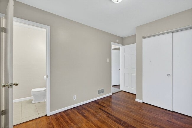 Building Photo - 3 Bedroom Ranch Style Home In Dellwood