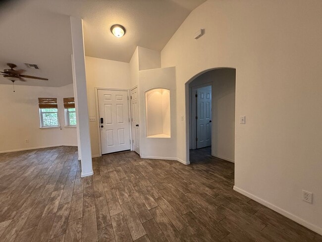 Building Photo - Beautifully Landscaped Home in Desert Foothills