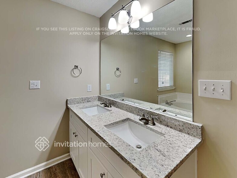 Building Photo - 552 Horseshoe Cir