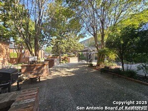 Building Photo - 8401 N New Braunfels Ave