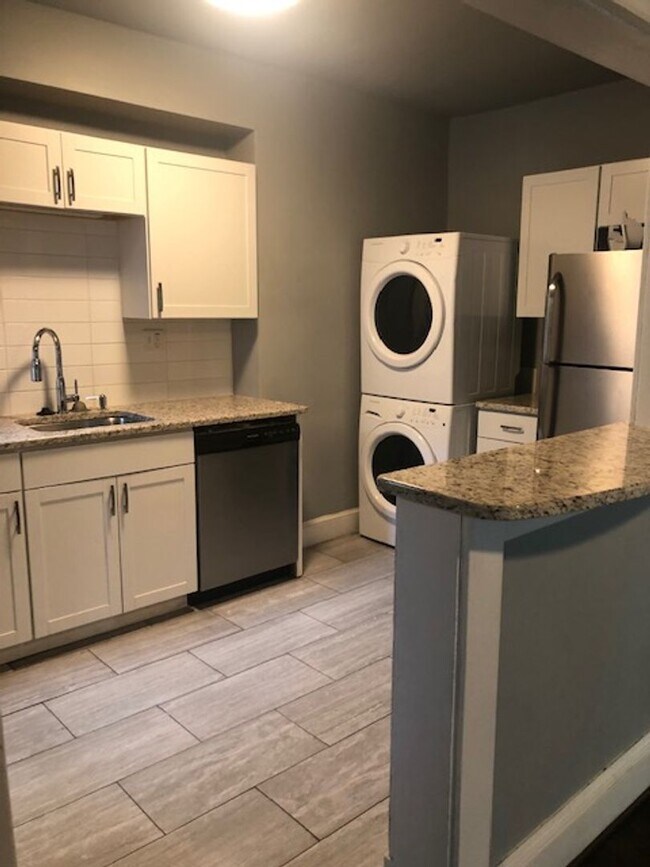 Building Photo - OMO3511-LM