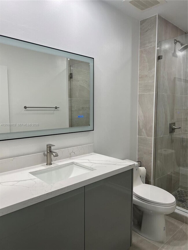 Building Photo - 950 Brickell Bay Dr