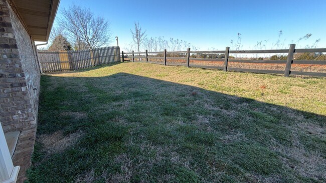 Building Photo - 176 Fields Pond Dr