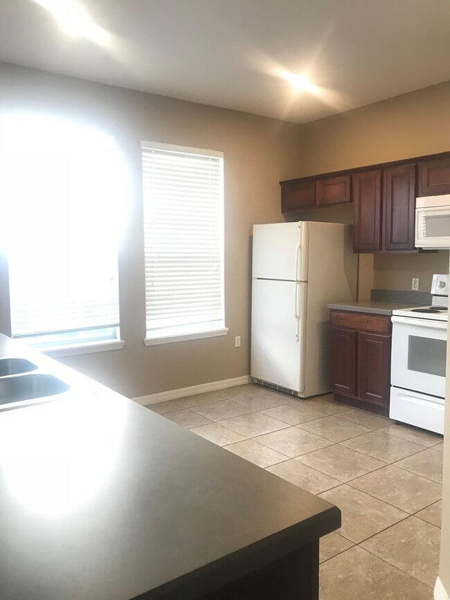 Building Photo - MOVE IN SPECIAL- Beautiful 3/2.5 Harmony Condo.