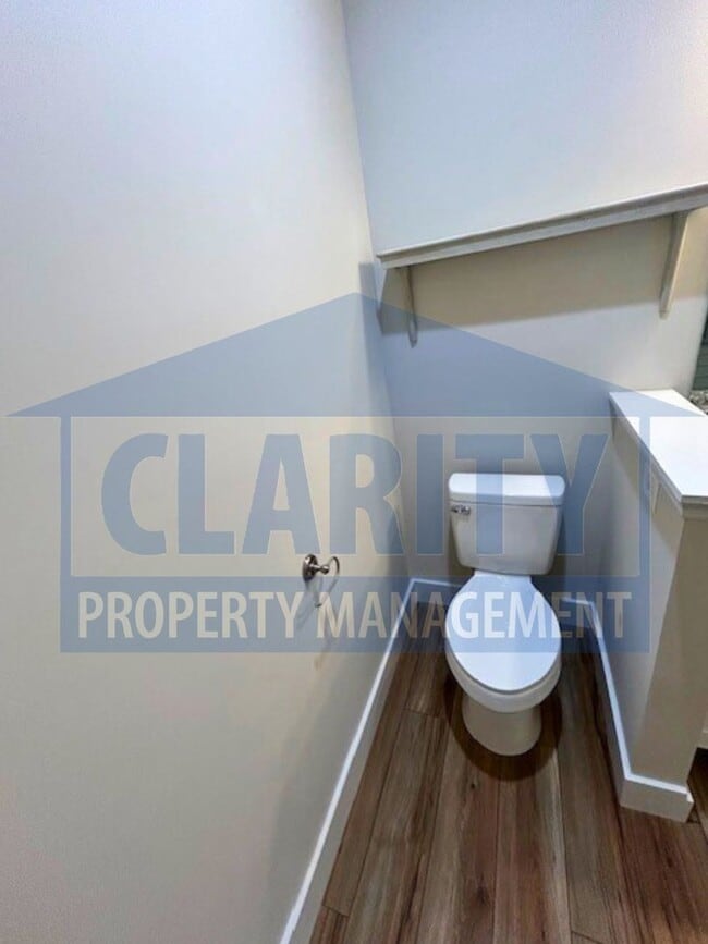 Building Photo - Three bedroom townhome w/ garage!