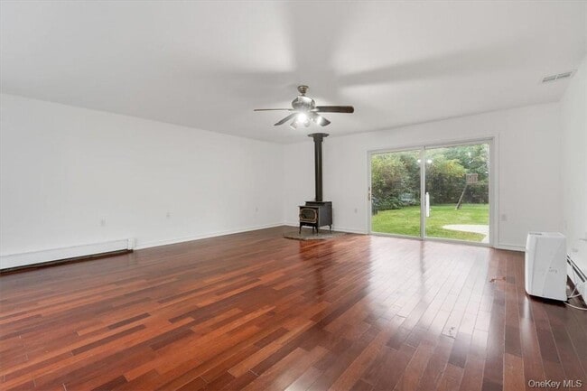 Building Photo - 1467 Goshen Turnpike