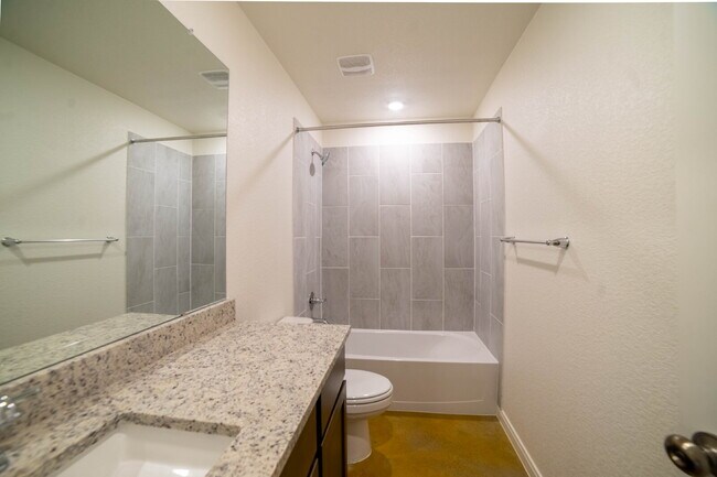 Building Photo - 907 Switchgrass Dr