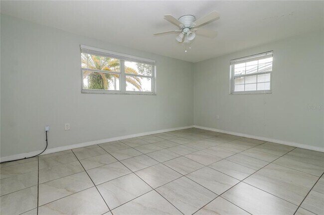 Building Photo - 5815 Dahlia Ave