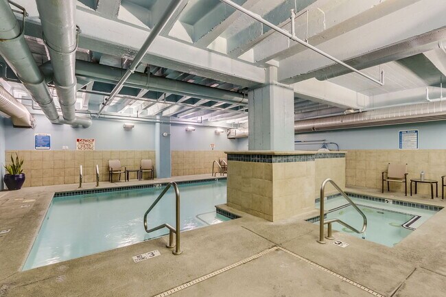 Building Photo - 114 W Adams St