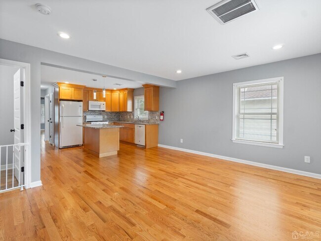 Building Photo - 348 1st St