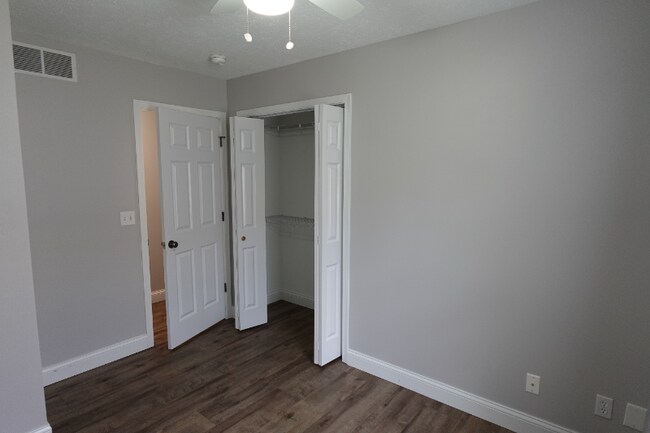 Building Photo - 2211 W Jubilee Ln