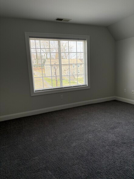Building Photo - 117 Atwater Ave