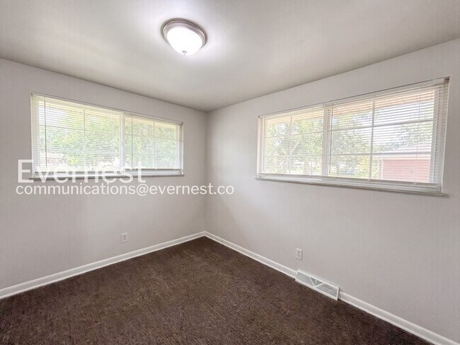 Building Photo - 2 Bed, 1 Bath Home in Saint Louis / Pet-Friendly / Vouchers Accepted / Available Now!